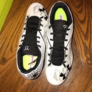 men’s metal baseball cleats